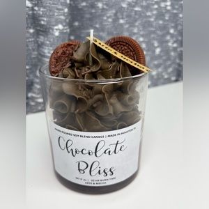 beautiful chocolate fragrance candle freshly made with cookies 100%vegan soy wax